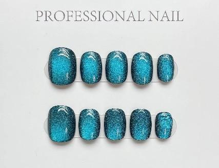 Monochrome Handcrafted Press-On Nail
