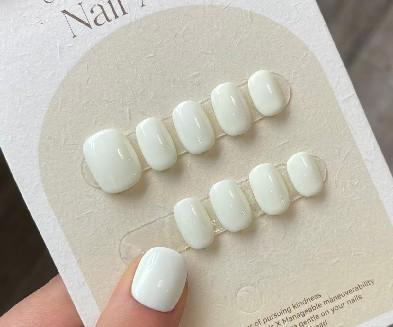 Monochrome Handcrafted Press-On Nail