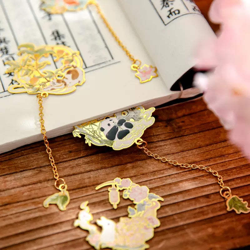 Elegant Chinese Enamel Metal Bookmark – Golden Chain Series (Panda / Rabbit / Koi / Fox)