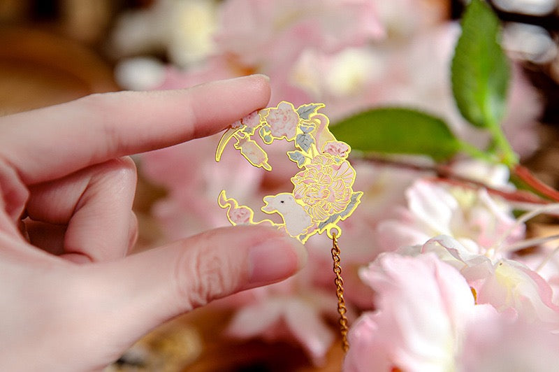 Elegant Chinese Enamel Metal Bookmark – Golden Chain Series (Panda / Rabbit / Koi / Fox)