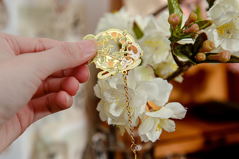 Elegant Chinese Enamel Metal Bookmark – Golden Chain Series (Panda / Rabbit / Koi / Fox)