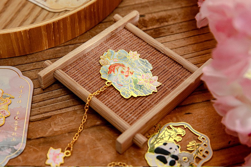 Elegant Chinese Enamel Metal Bookmark – Golden Chain Series (Panda / Rabbit / Koi / Fox)