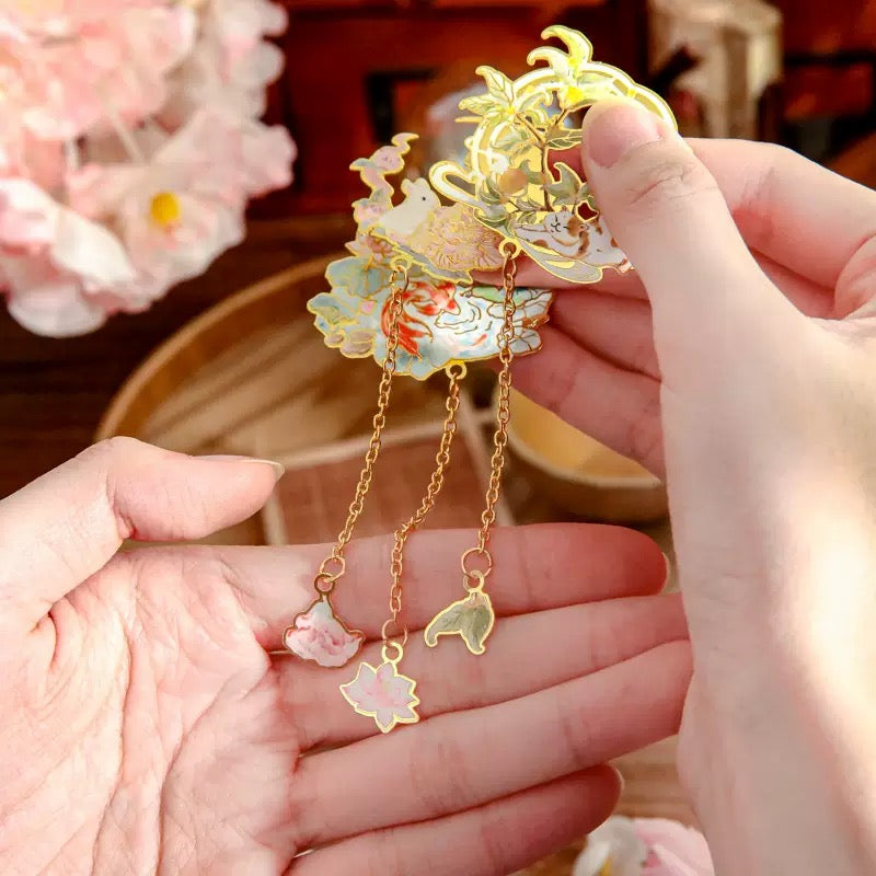 Elegant Chinese Enamel Metal Bookmark – Golden Chain Series (Panda / Rabbit / Koi / Fox)