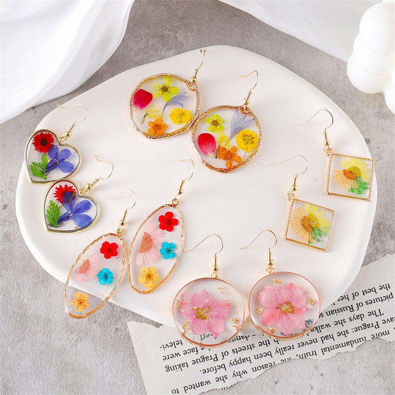Fresh and Simple Preserved Flower Resin Daisy Earrings with Unique Irregular Geometric Heart Pendant