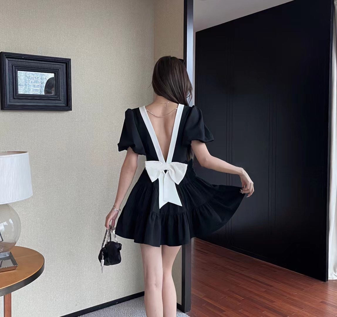 Big V Backless Bow Bubble Sleeve Black Dress