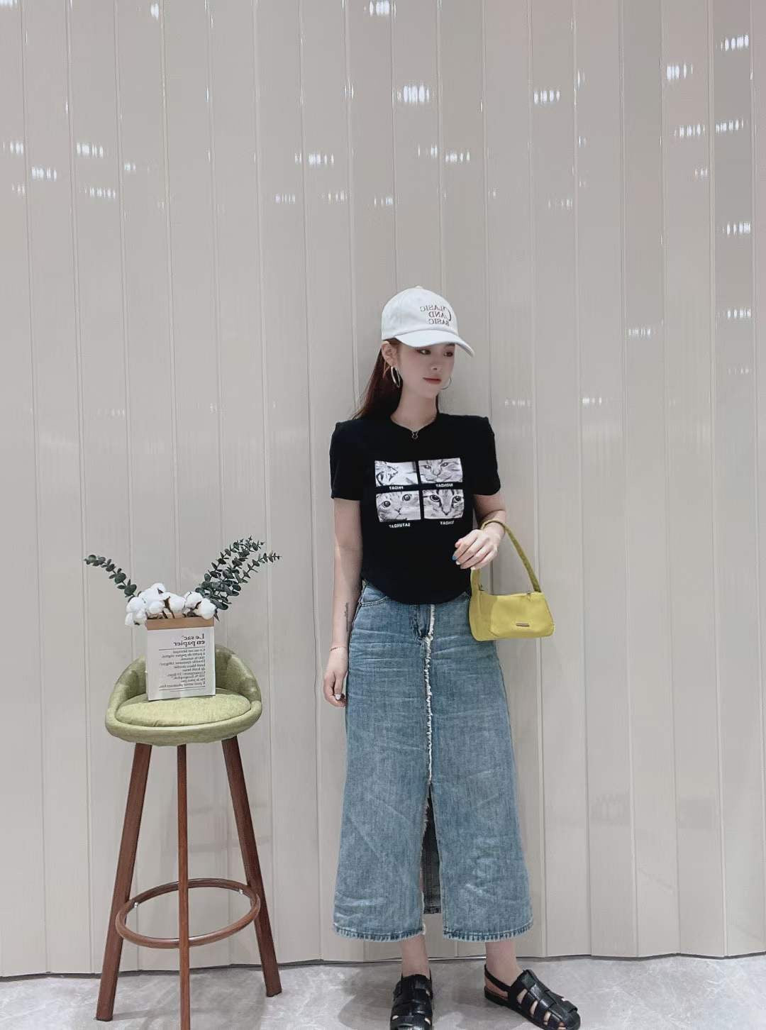 Cat Slim Short Rounded Edge Straight Tee