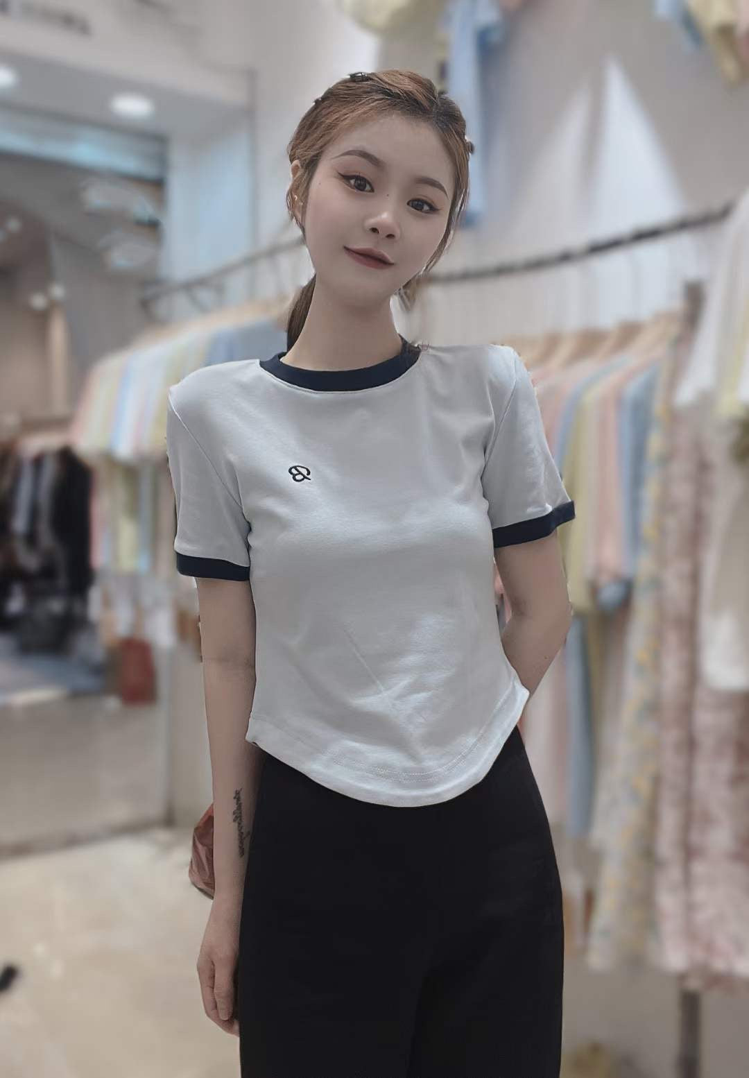 Solid Colour Neckline Cuffs Heterochromatic Rounded Hem T-Shirt