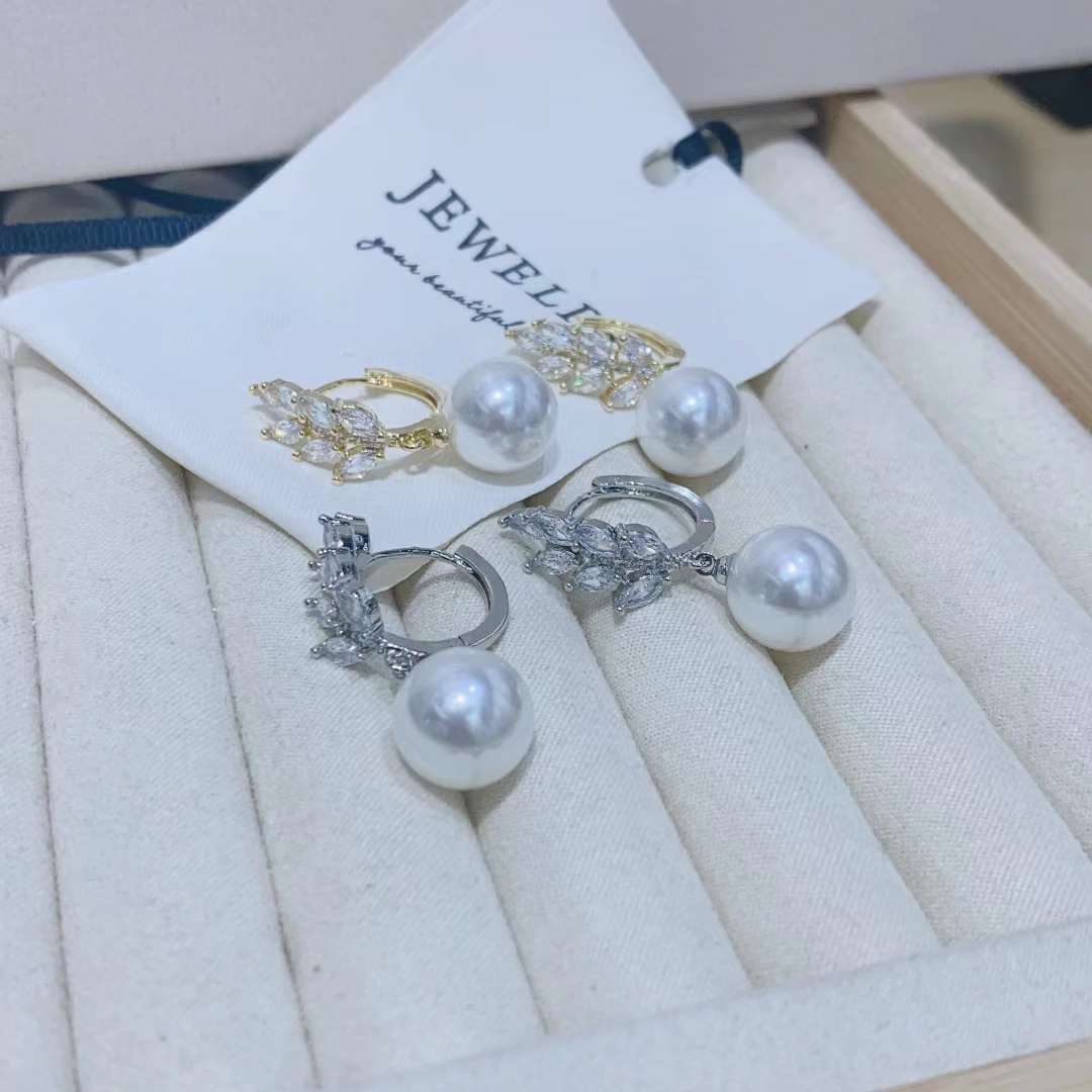 Wheat Pearl Earrings (2 color options)
