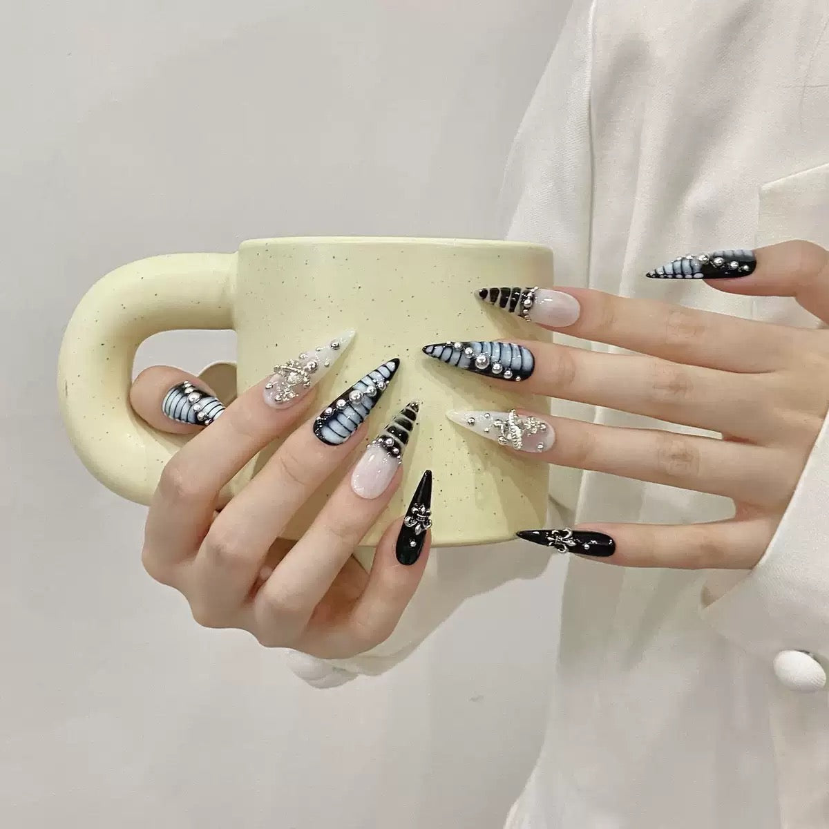 Black&White Dream Aurora Gradient Crocodile Pattern Saturn Handmade Press-On Nails, 30mm Length（10 pcs）