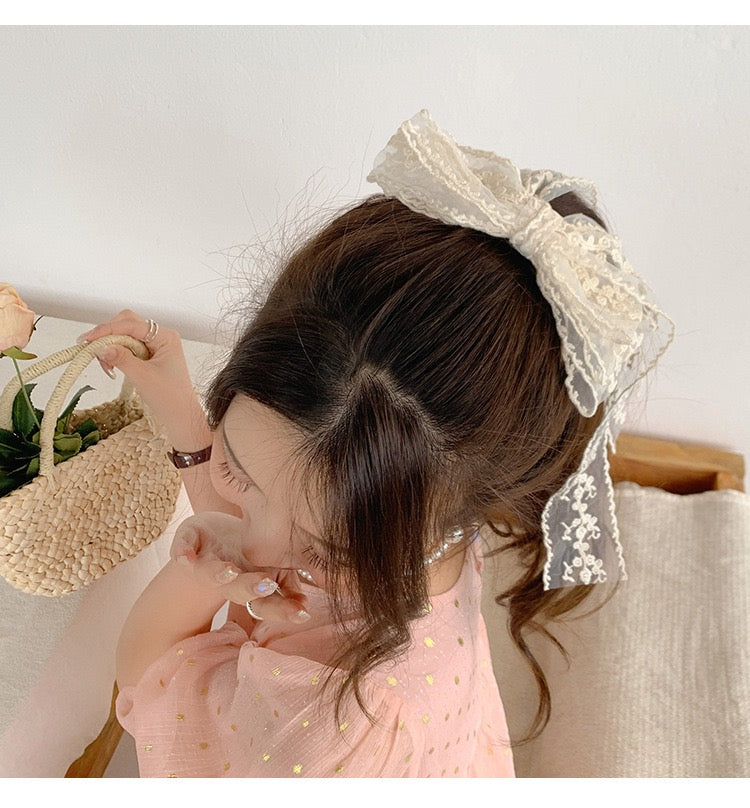 Oversized Lace Bow Hair Clip – Elegant French-Style Ribbon Hair Accessory