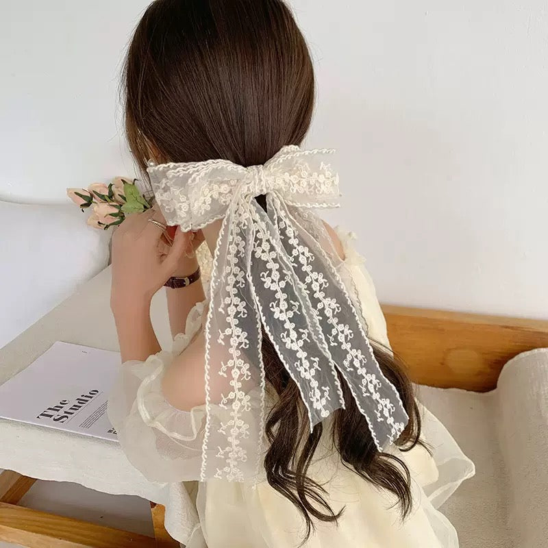 Oversized Lace Bow Hair Clip – Elegant French-Style Ribbon Hair Accessory